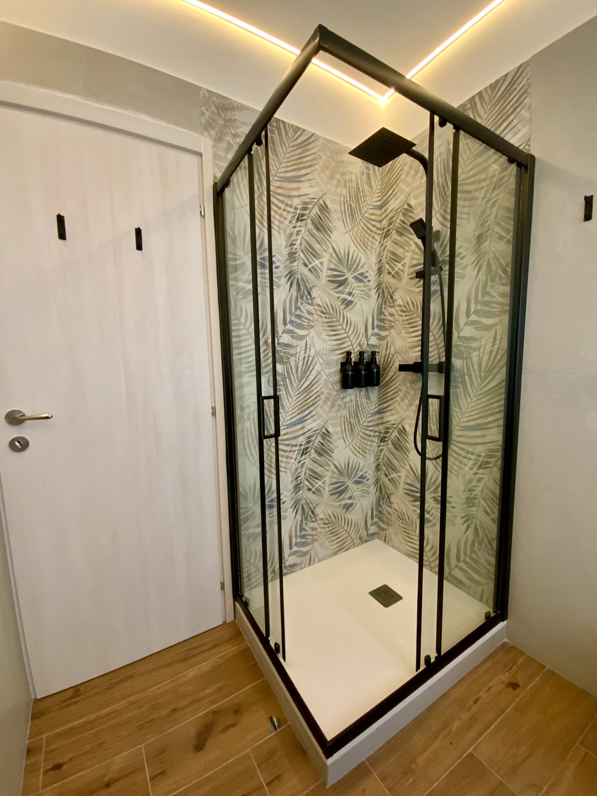 Doccia walk-in moderna della Suite Romantica